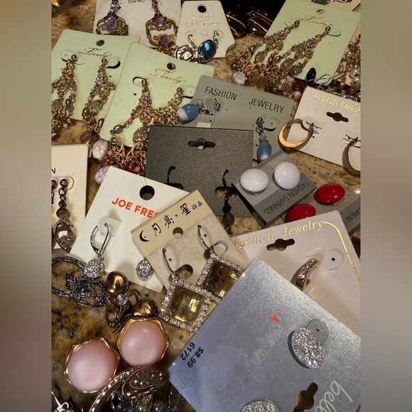 Variety of vintage costume jewelry - Earrings - Picture 12 of 16